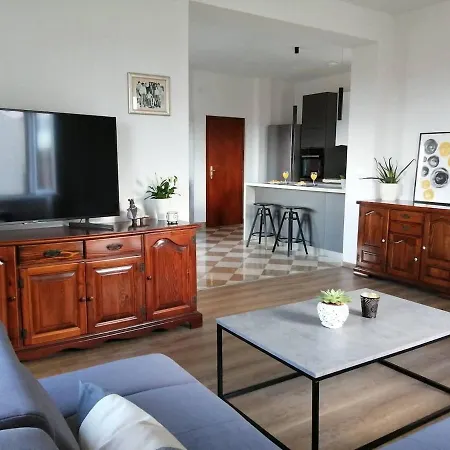 Apartment Mika - 150m From The Sea