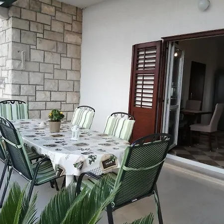 Apartment Mika - 150m From The Sea *