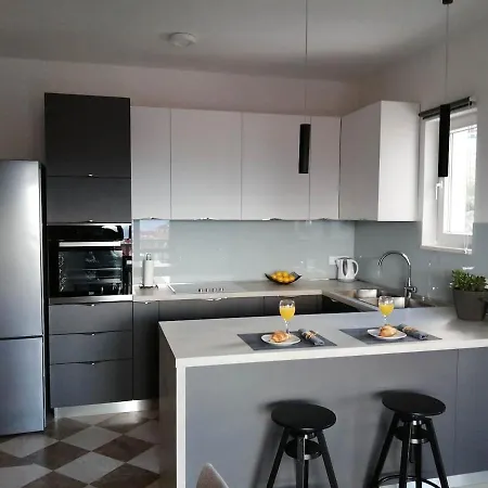 Apartment Mika - 150m From The Sea *