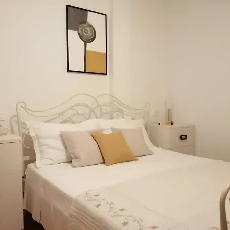 Apartment Mika - 150m From The Sea