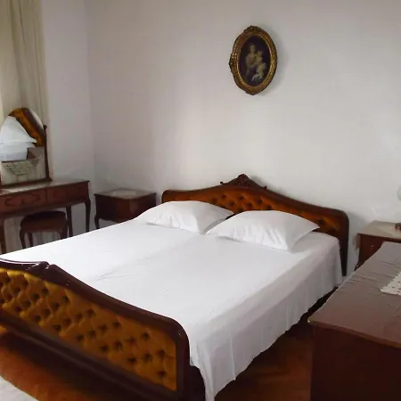 Apartment Mika - 150m From The Sea