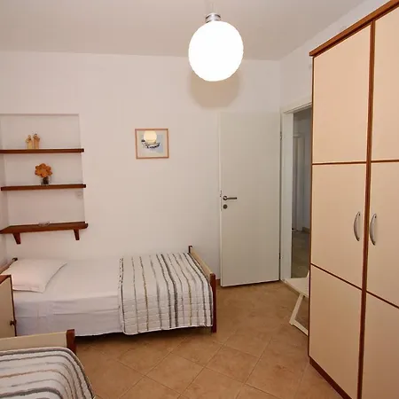 Apartment Mika - 150m From The Sea *