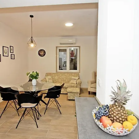 Mika - 150m From The Sea Apartment