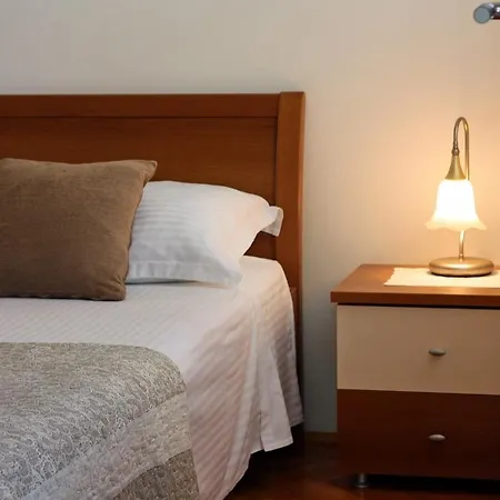 Apartment Mika - 150m From The Sea
